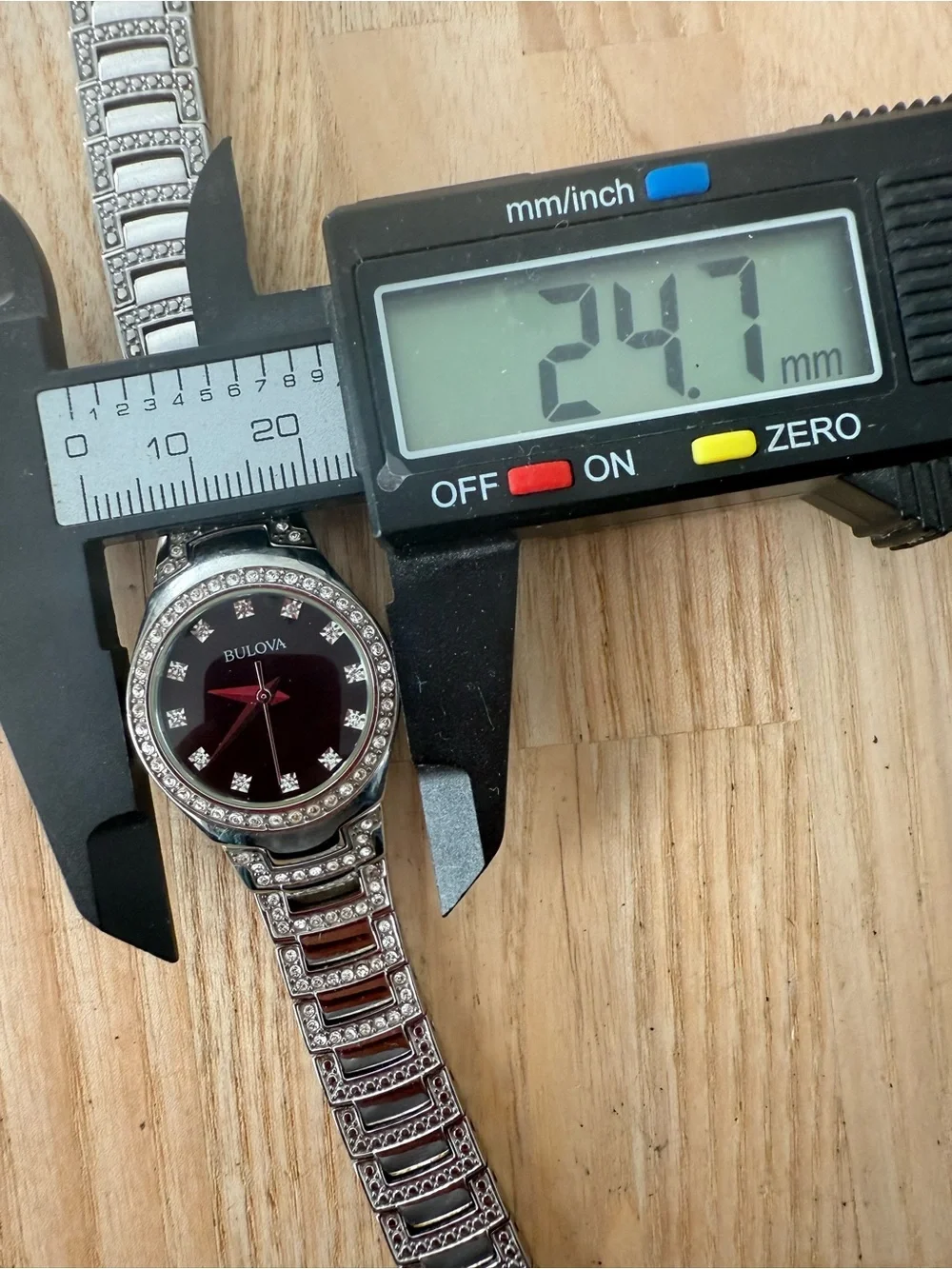 Bulova ladies 96L170 black dial silver tone watch NEW BATTERY